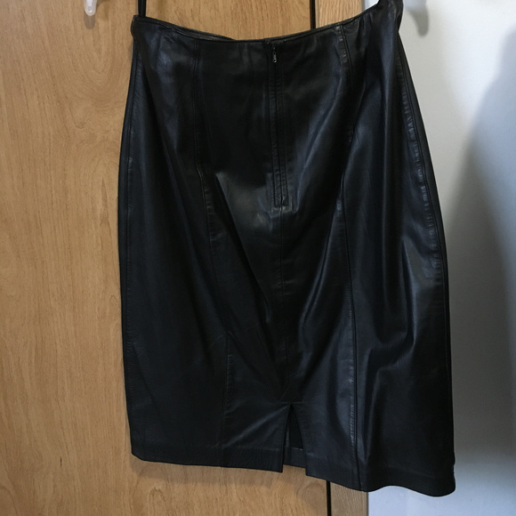 Vintage black leather skirt - Picture 2 of 6
